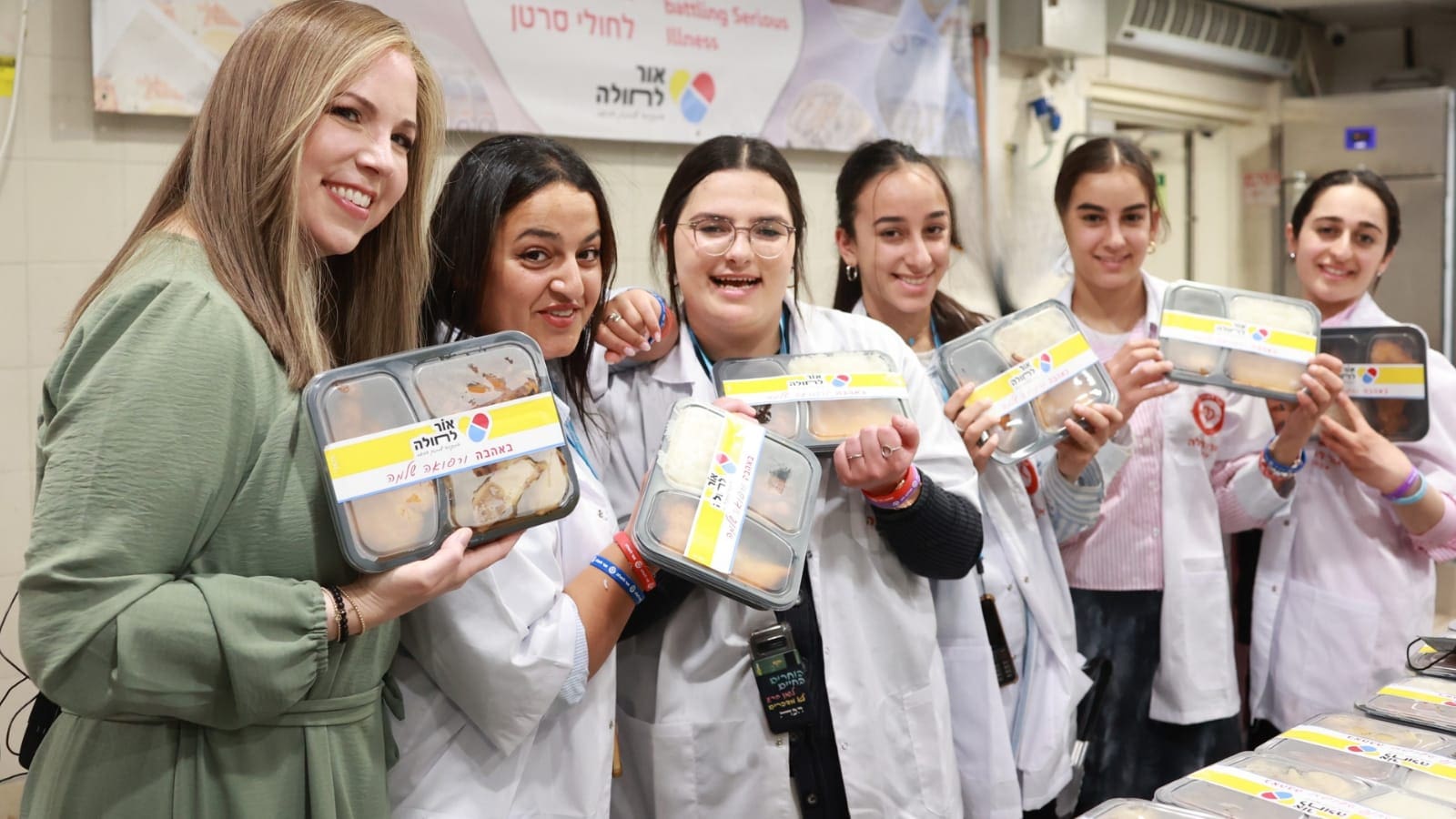 Jamie and Girls pskging hot meals